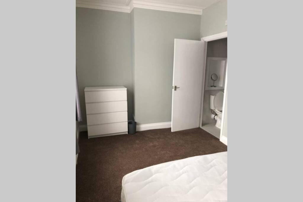 4 Bedroom House In Harrogate Town Centre Екстериор снимка