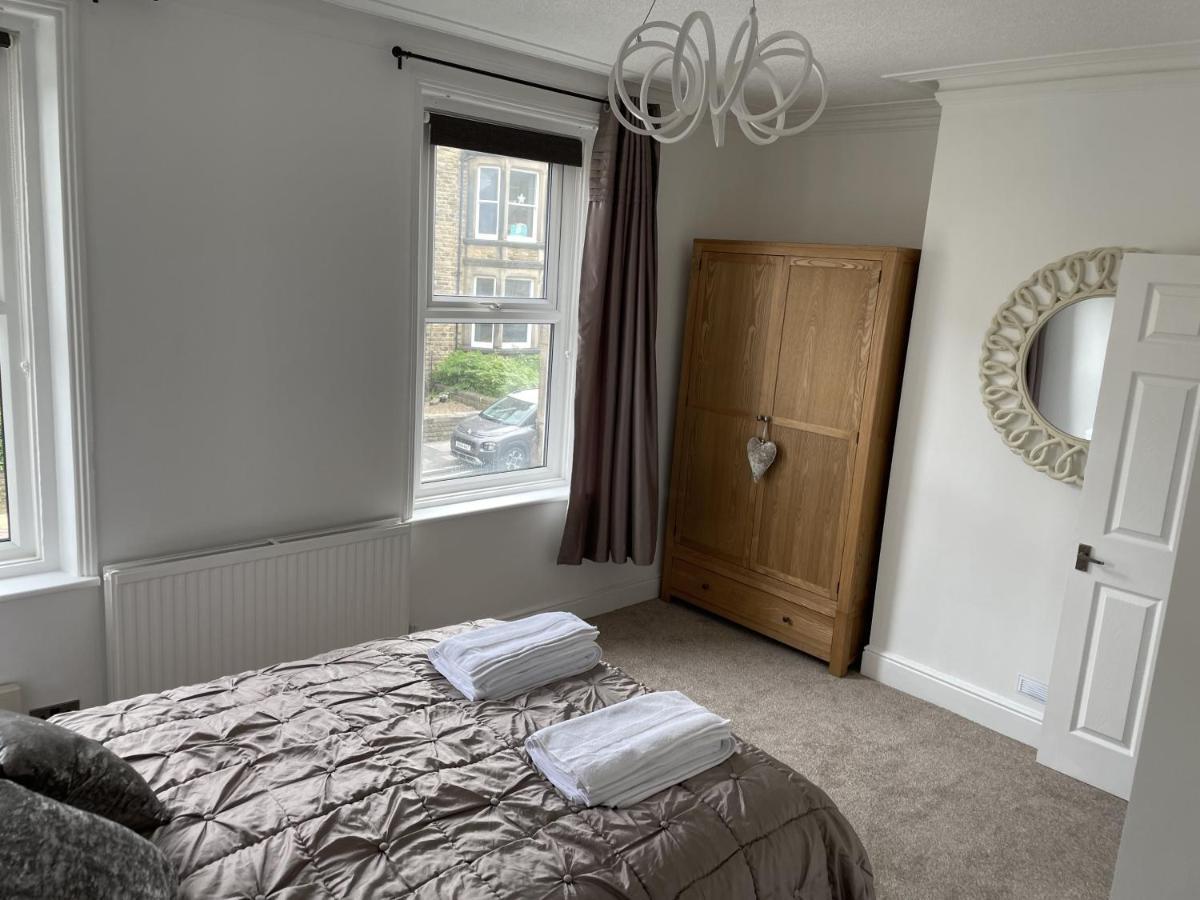 4 Bedroom House In Harrogate Town Centre Екстериор снимка